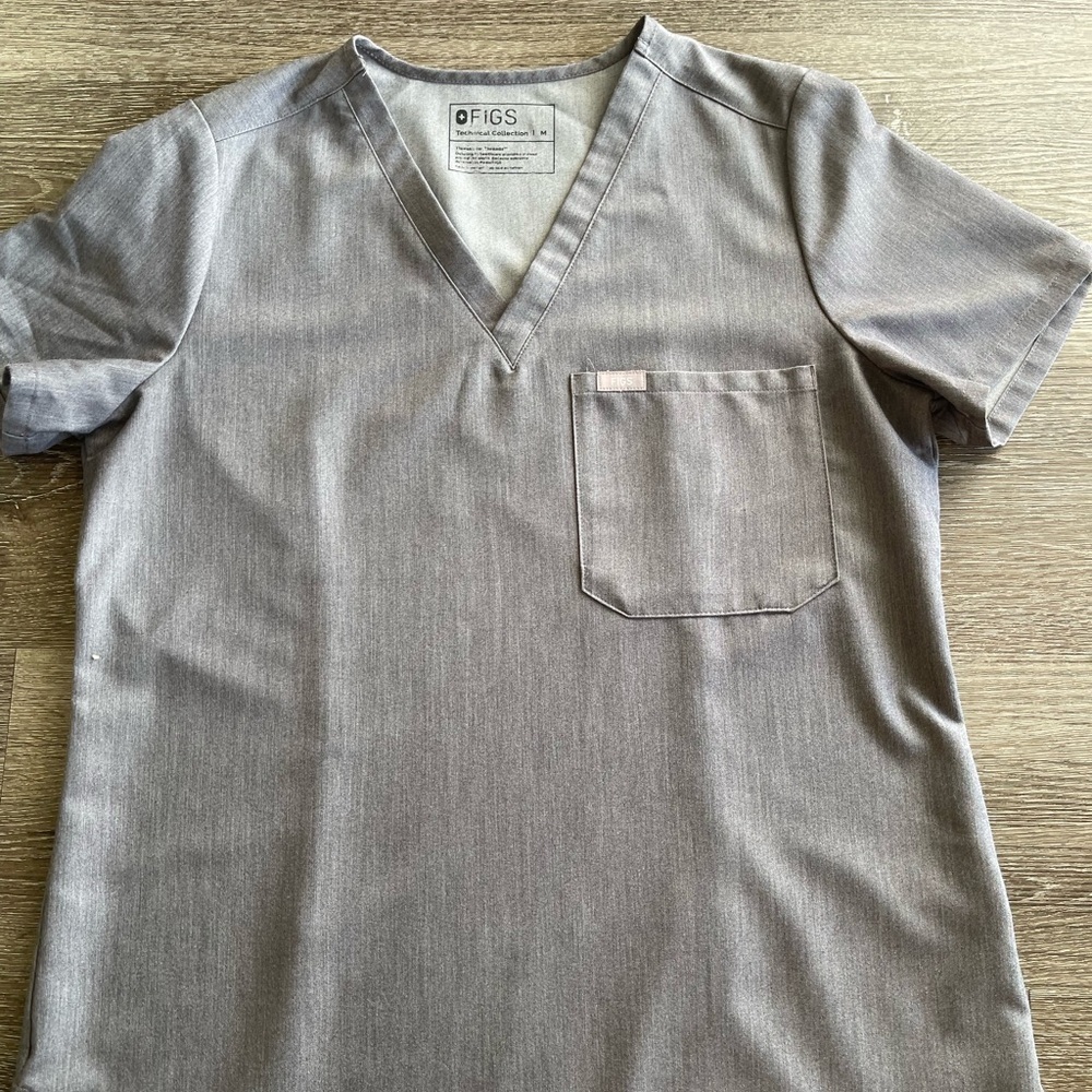 Figs Men's Short Sleeve V-Neck Tee - Light Gray
